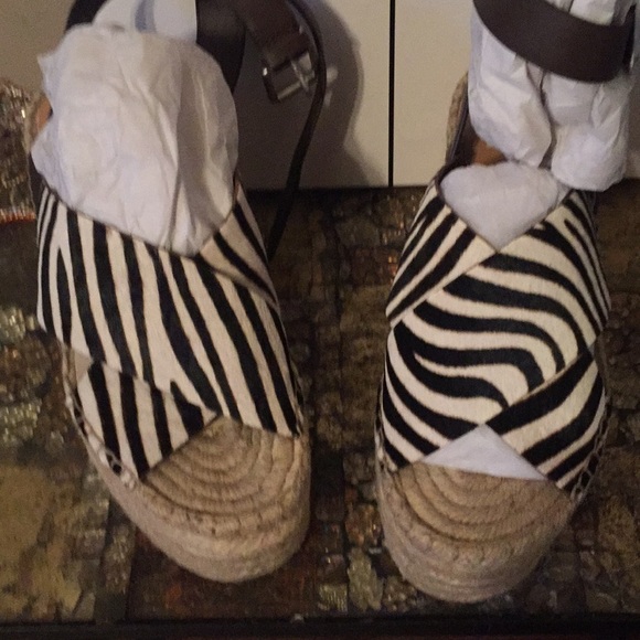 Dolce Vita Carsie Wedge Sandal 7.5 Zebra - Picture 2 of 7